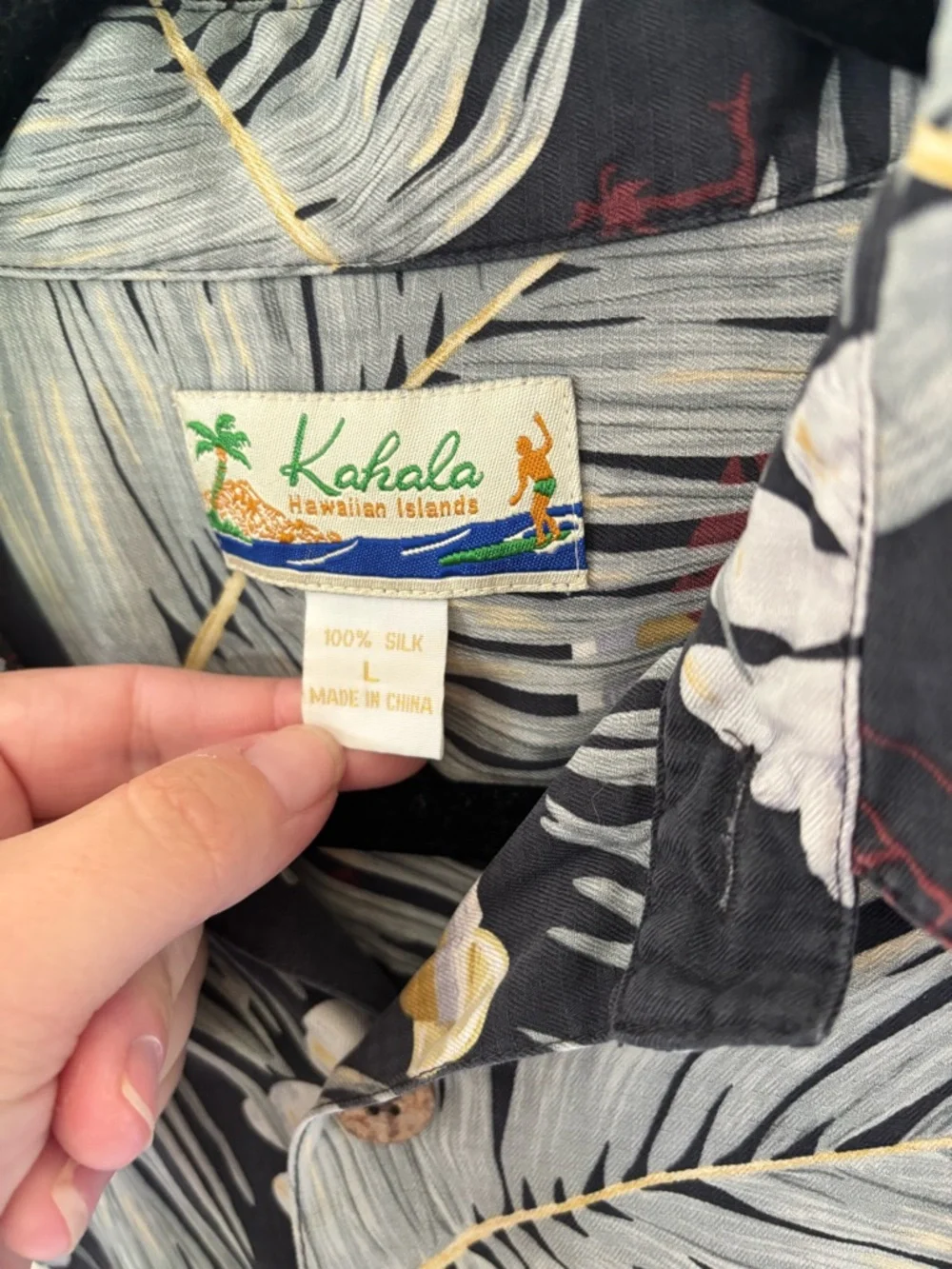 Kahala Men’s Large Camp Shirt 100% Silk Black Tropical Cocktail Print Hawaiian - Picture 3 of 5